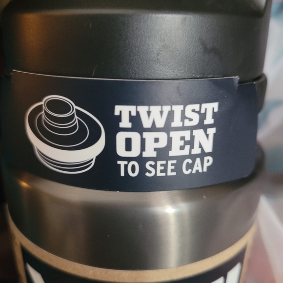 Yeti - Picture 3 of 6